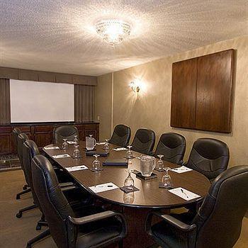 Clarion Airport Hotel 3*